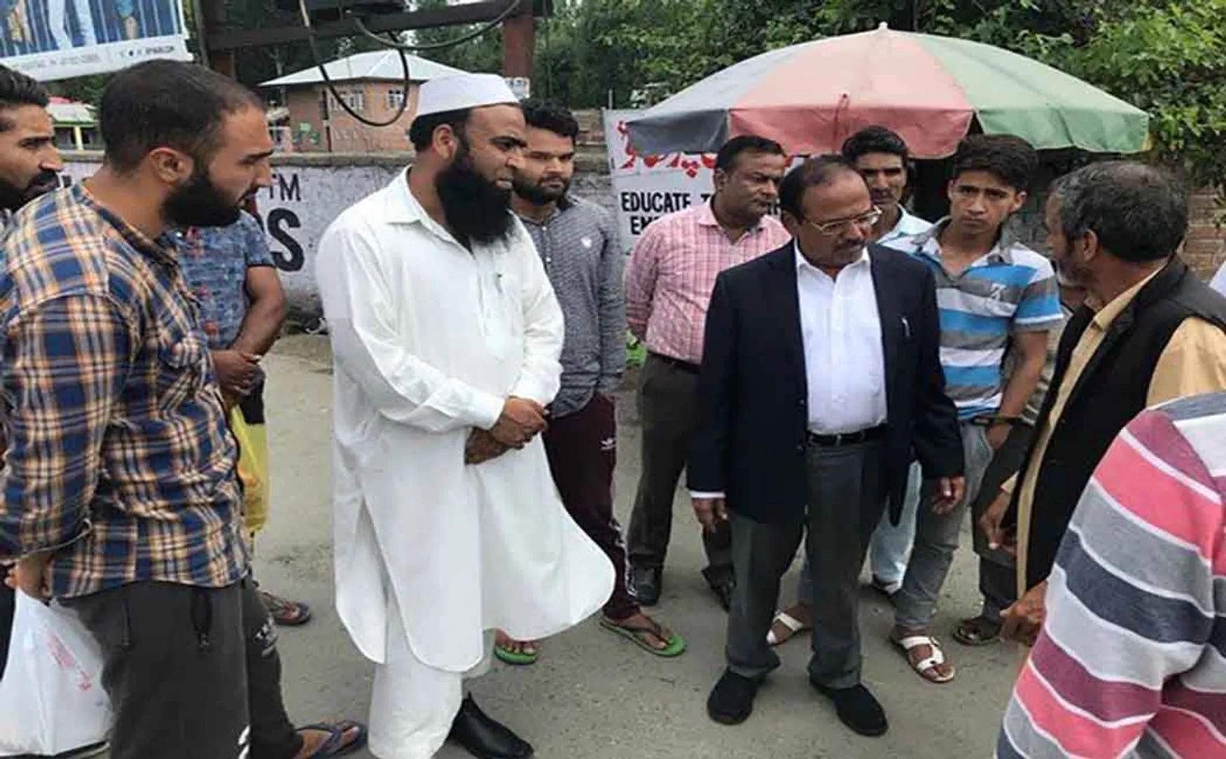 JAMMU KASHMIR AND NATIONAL SECURITY ADVISOR AJIT DOVAL MEET LOCAL KASHMIR PEOPLES, INTERACT 